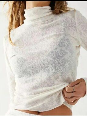 FREE PEOPLE INTIMATELY SEMI SHEER IVORY LONG SLEEVE TURTLENECK TOP NEW M